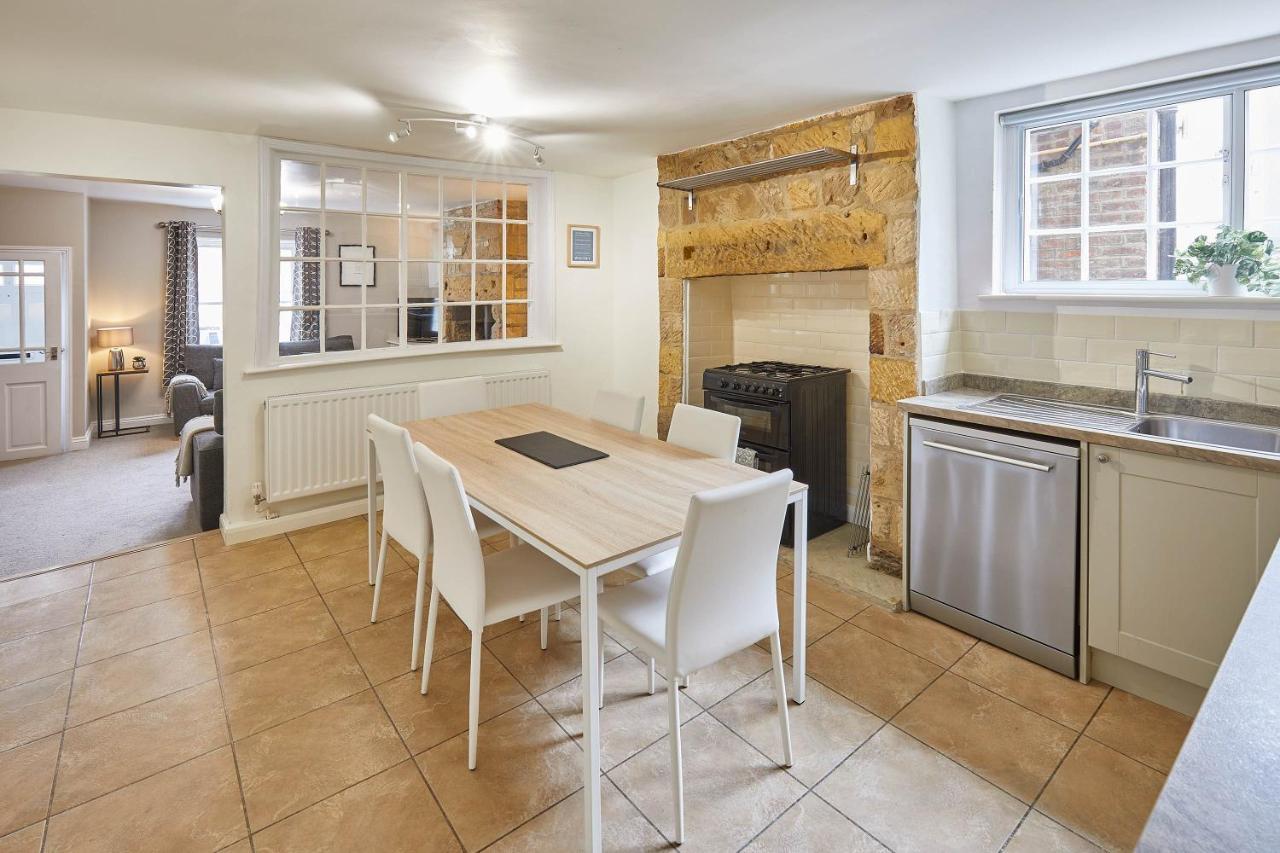 Host & Stay - Princess Place Townhouse Whitby Extérieur photo